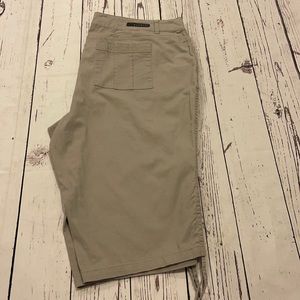 Baccini tan walking shorts